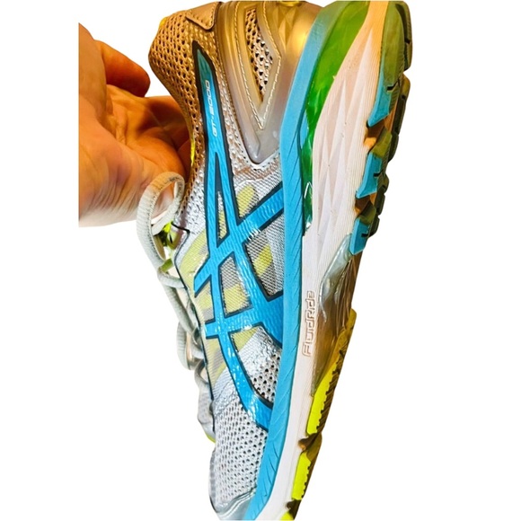 Women’s Asic’s GT-2000 T657N running sneakers 8.5 wide silver blue gently worn - Picture 3 of 16